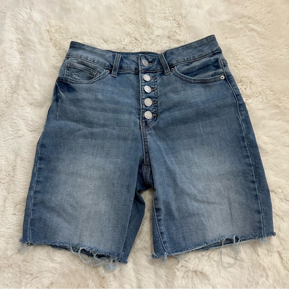 Cutoff flattering jean shorts